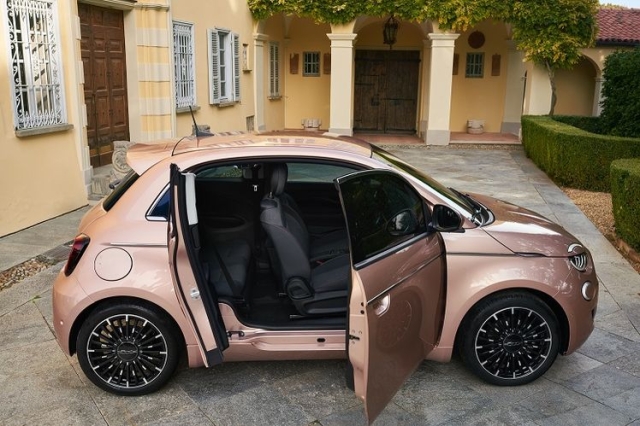 New fully-electric Fiat 500 to be priced from £19,995